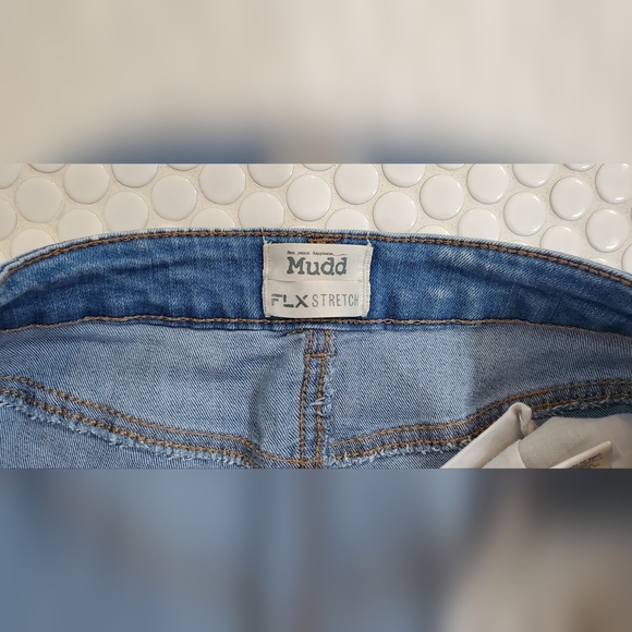 Stretch Denim shorts - Picture 2 of 3